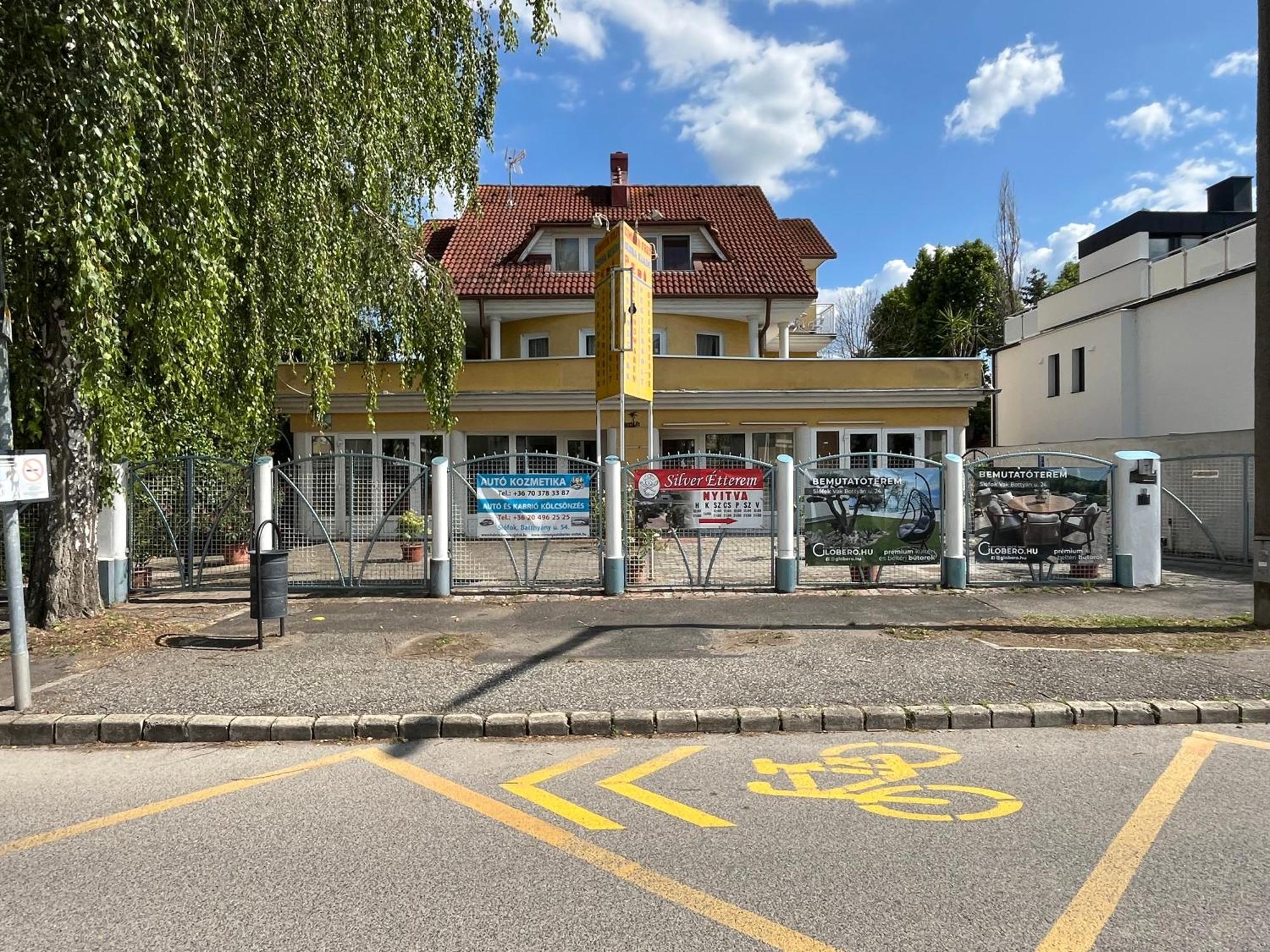 Szeplak *